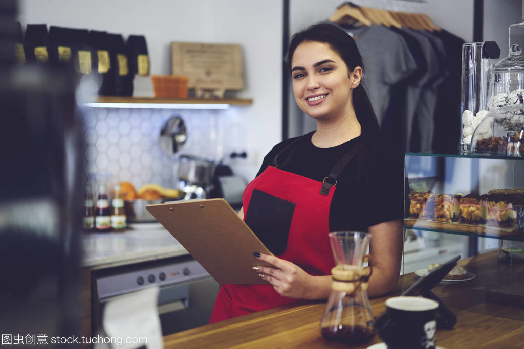 微笑行政經理 如何從服務和銷售中計算餐飲年收入