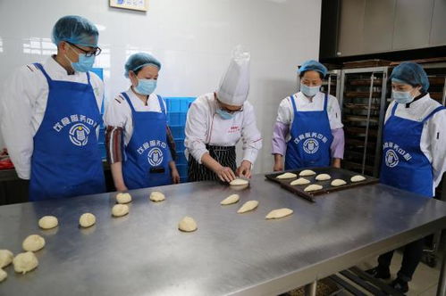 合肥工業(yè)大學(xué)飲食服務(wù)中心一行赴我校糕點(diǎn)廠開展餐飲服務(wù)調(diào)研學(xué)習(xí)交流活動(dòng)